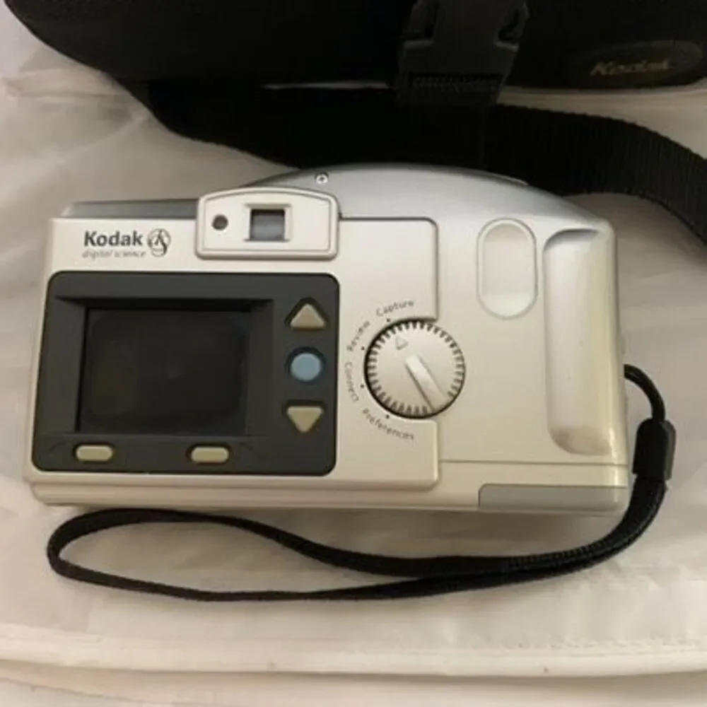 Kodak DC200 Digital Camera & Accessories *Not working*